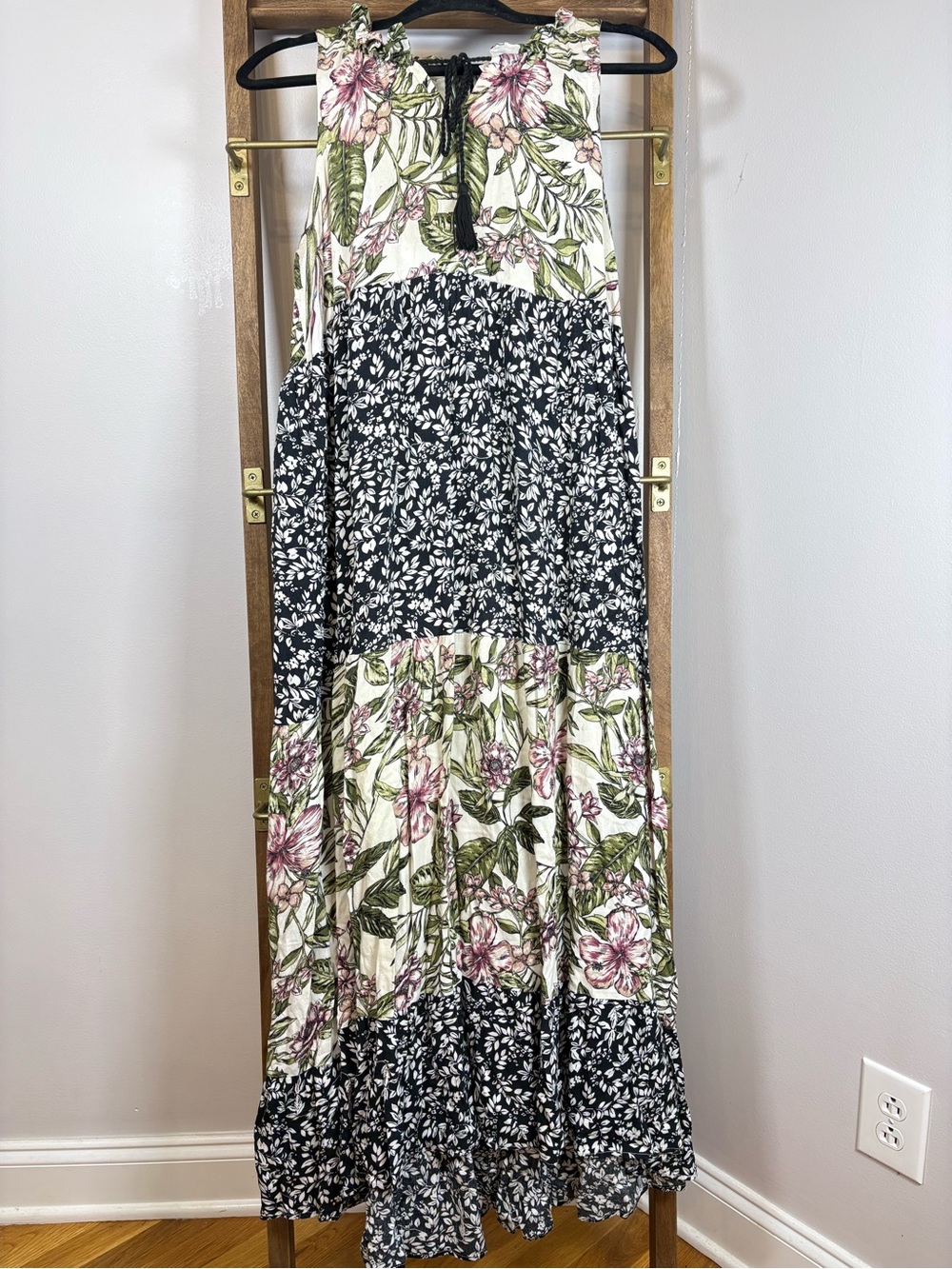 Kaktus Black & Cream Floral Tiered Maxi Dress SzS